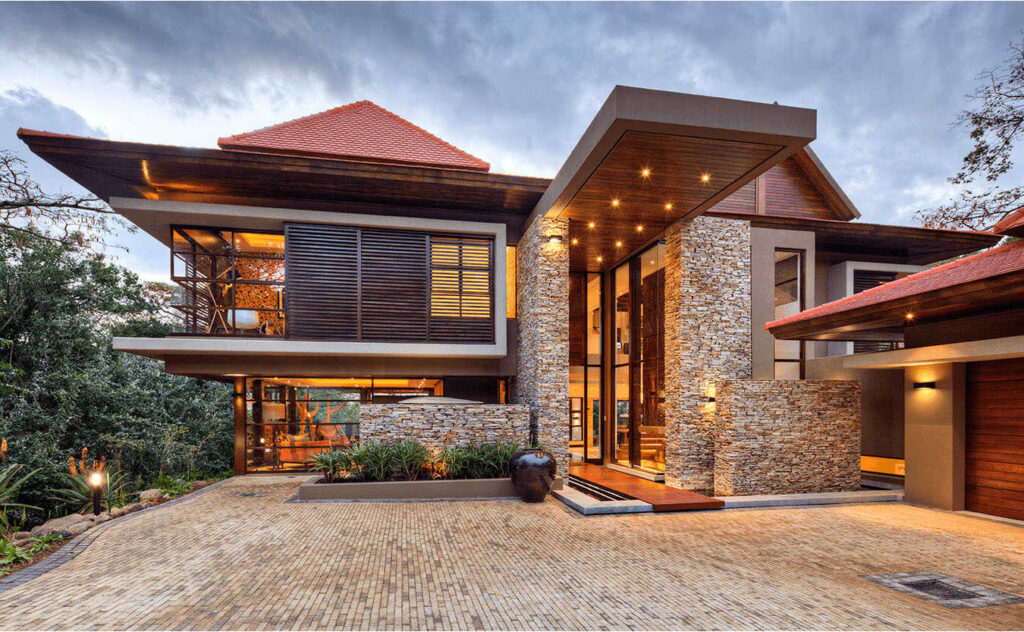 Biệt thự hiện đại với mái ngối đỏ, gỗ sang trọng và đá ốp cột tinh xảo